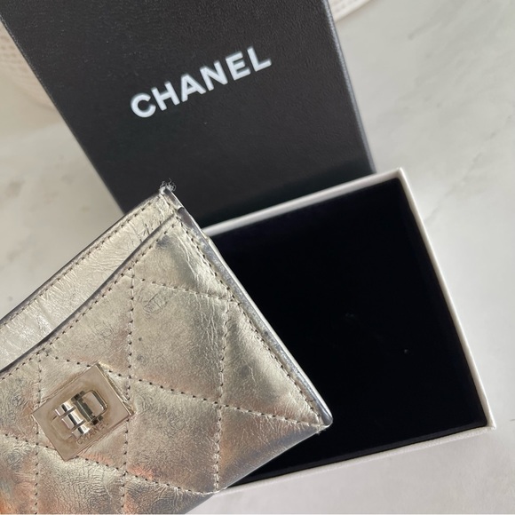Chanel Quilted Silver  Metallic Leather Reissue Turnlock Card Holder Wallet - Picture 8 of 9